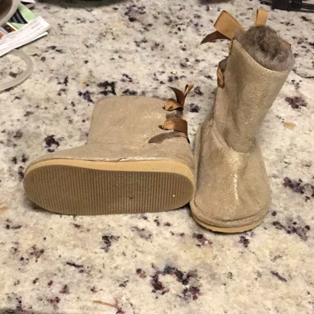 Toddler size 4 boots - Picture 2 of 7